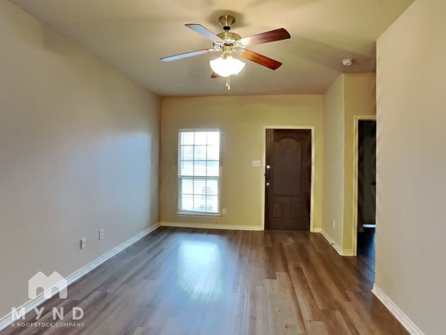 Foto del edificio - 2103 Colby Ln