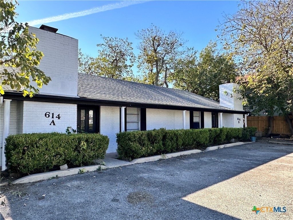 Foto principal - 614 Mill St