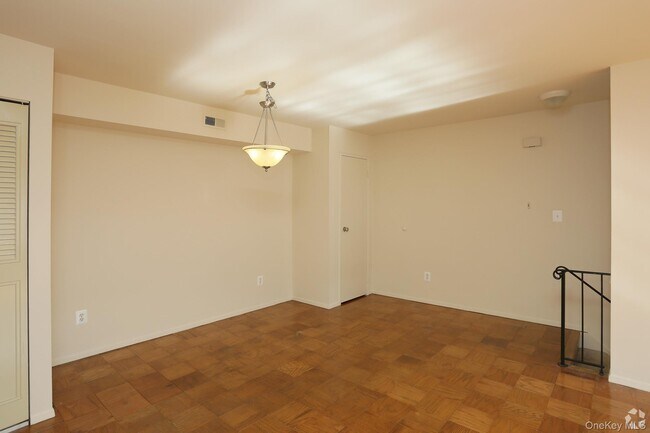 Foto del edificio - 44 NY-25A