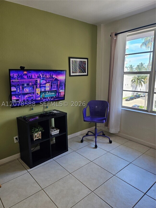 Building Photo - 3030 Collins Ave