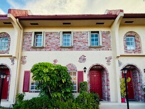 Building Photo - 3060 Riverside Dr