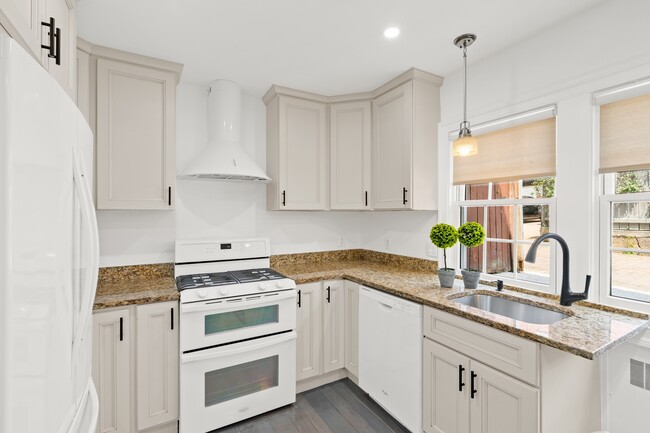 Foto del edificio - 2559 Waterside Dr NW