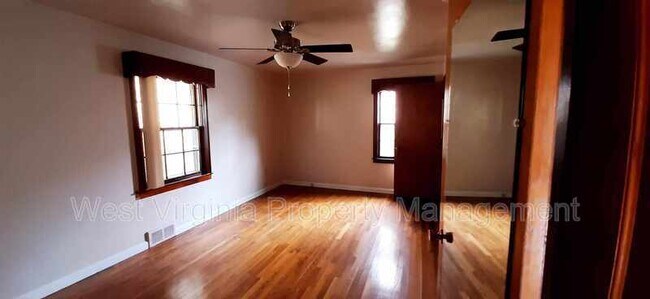 Foto del edificio - 1215 East Dr