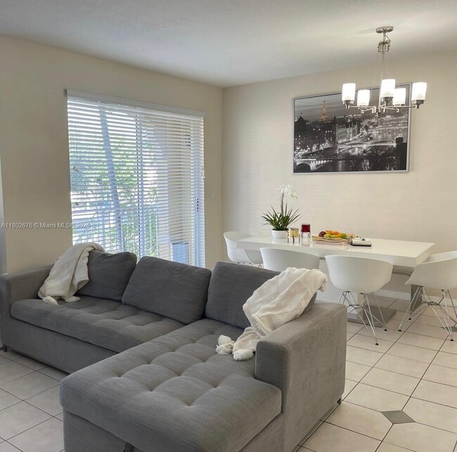 Foto del edificio - 8906 W Flagler St