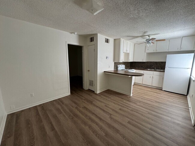 Foto del edificio - 306 W Valley Rd