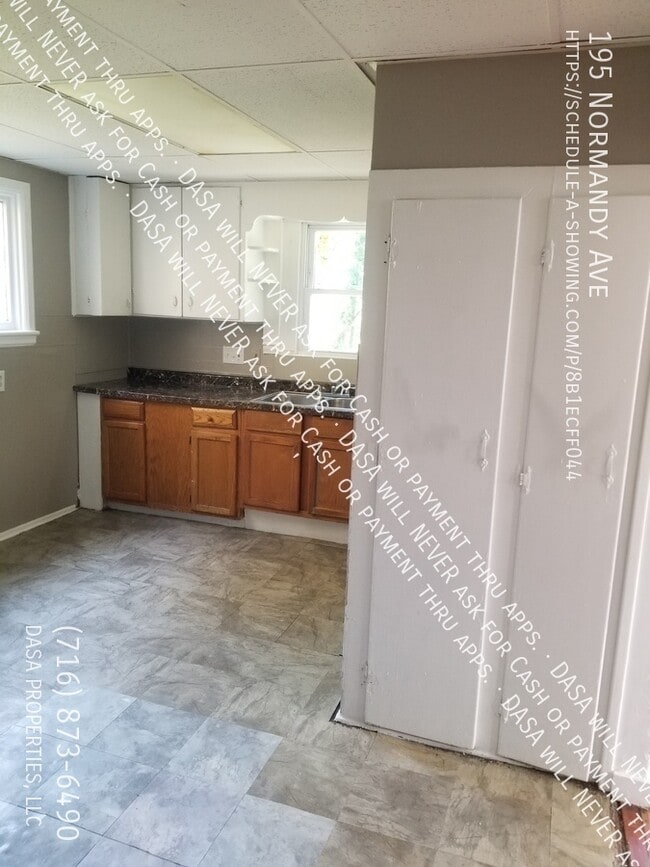 Building Photo - 195 Normandy - 4 Bed / 1 Bath