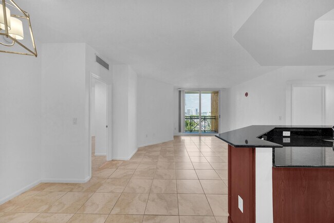 Building Photo - 403 S Sapodilla Ave