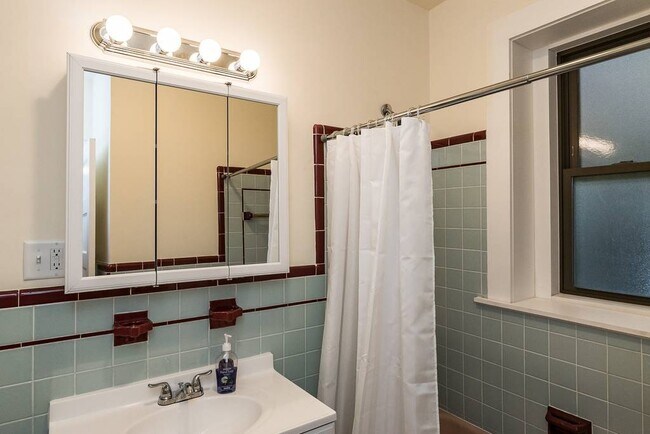 Foto del edificio - 1463 Beacon St