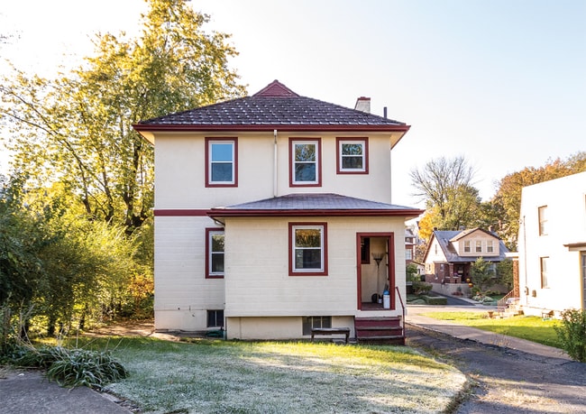 Building Photo - 184 Meadow Ave