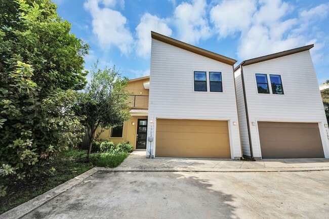 Building Photo - 1703 Cedrocanna Ln