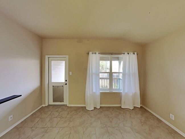 Building Photo - 721 Brown Thrasher