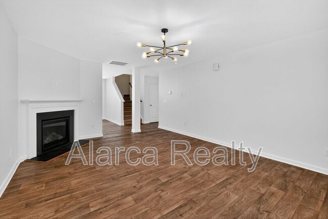 Foto del edificio - 4019 John Dale Ln