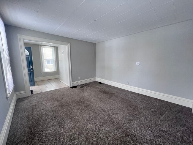 Foto del edificio - 1-Bedroom Unit Near Downtown Grand Rapids – On-Site Laundry!