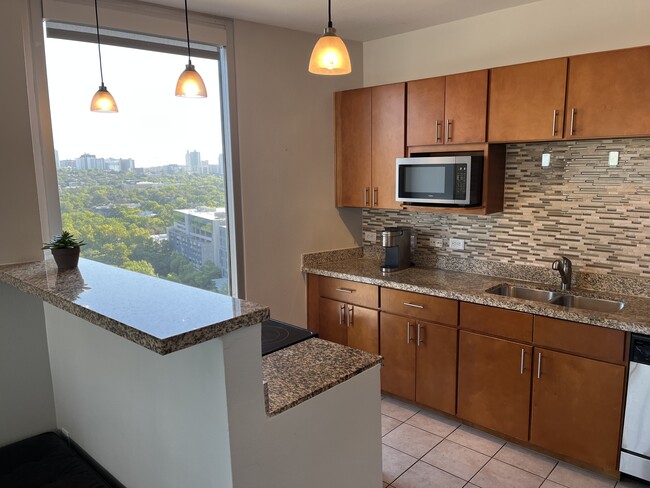 Kitchen with big bright view - 801 W 5th St