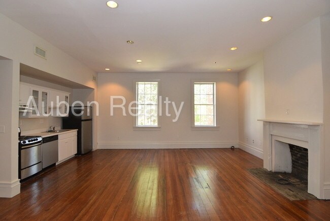 Building Photo - Large 1 BR Broad Street Apartment For Lease