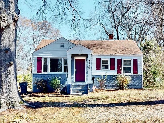 Building Photo - 2320 Vanderbilt Rd