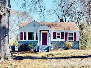 Building Photo - 2320 Vanderbilt Rd