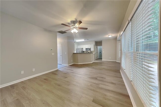 Foto del edificio - 105 Cottage Oaks Ln