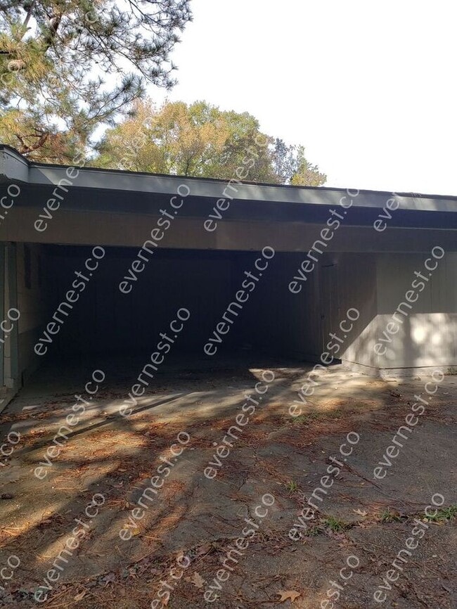 Building Photo - 1744 Cheswood Dr