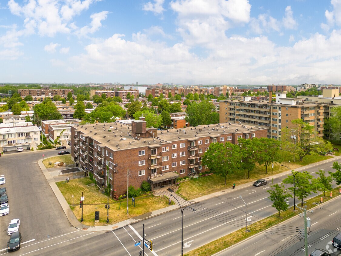 2775 De La CoteVertu Boul, SaintLaurent, QC H4R 1T7 Apartments 2775