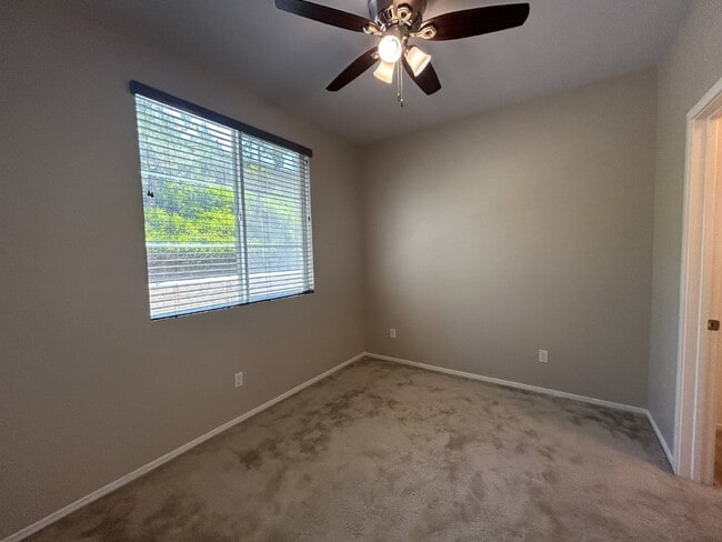Building Photo - Gorgeous Townhome with Garage