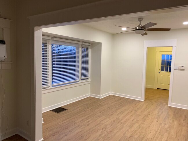 Building Photo - 1560 1300 E