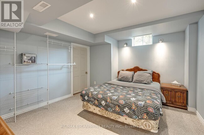 Building Photo - 5410 Duchess Ct