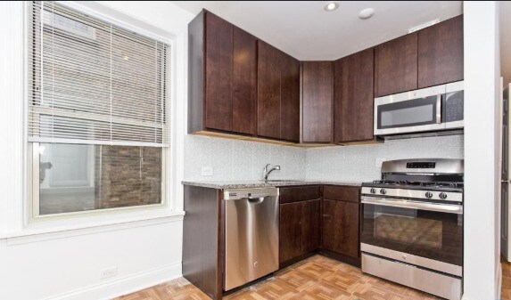 Foto del edificio - 4210 N Albany Ave