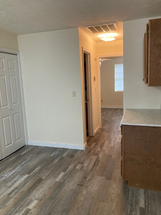 Foto del edificio - 625 Windcrest Dr