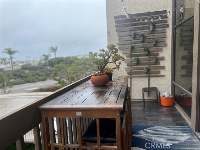 Building Photo - 9312 Marina Pacifica Dr N