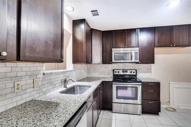 Building Photo - 521 Cedar Elm Ln