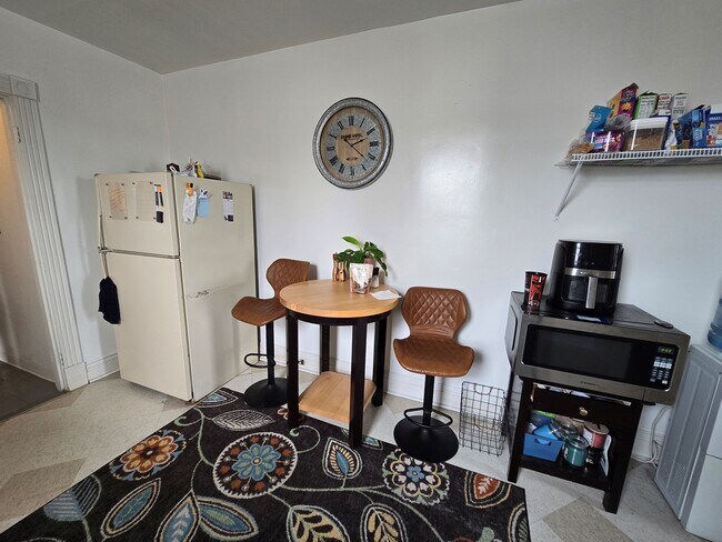 Cocina - 318 W McMillan St