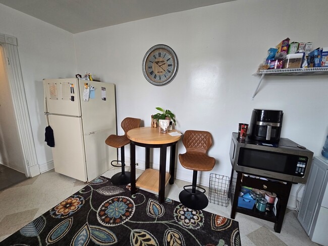 Kitchen - 318 W McMillan St