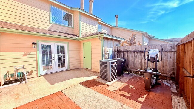 Building Photo - 1927 Country Village Blvd