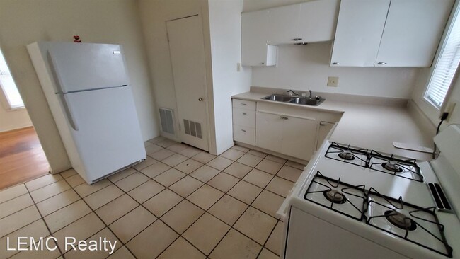 Building Photo - 3 br, 1 bath House - 1509 W. 48th