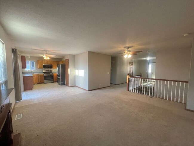 Building Photo - Home For Rent Bellevue.