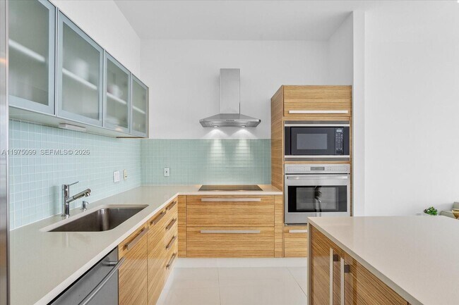 Foto del edificio - 2020 N Bayshore Dr