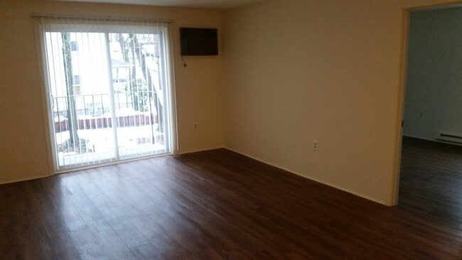 Building Photo - 56 Edgeworth St