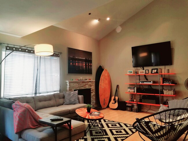 Living Area - 543 Victoria St