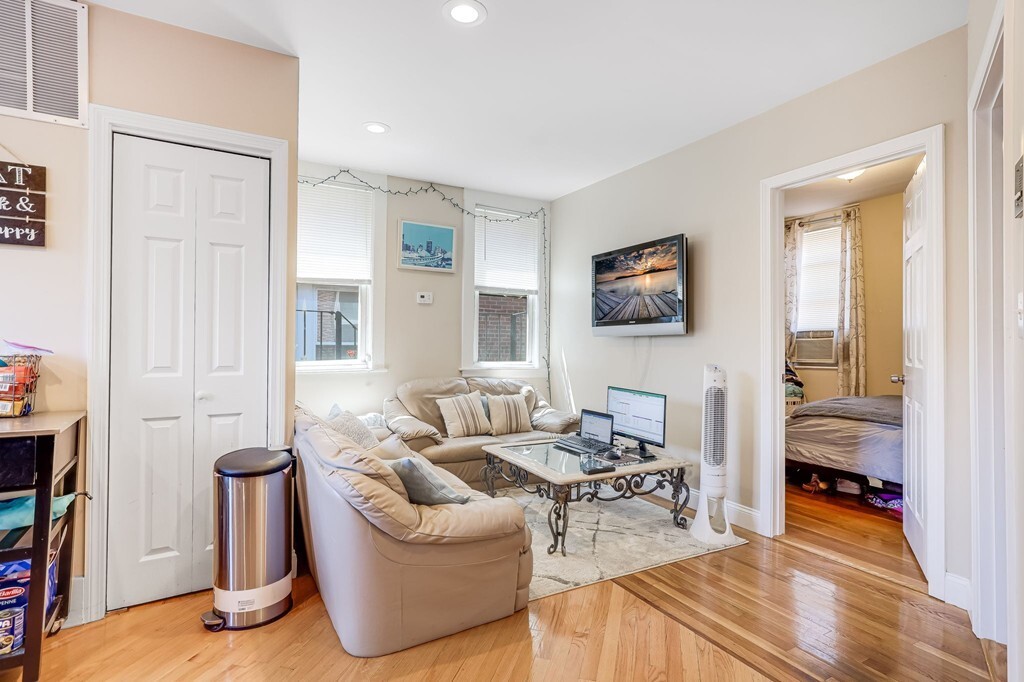 Primary Photo - 149 Endicott St
