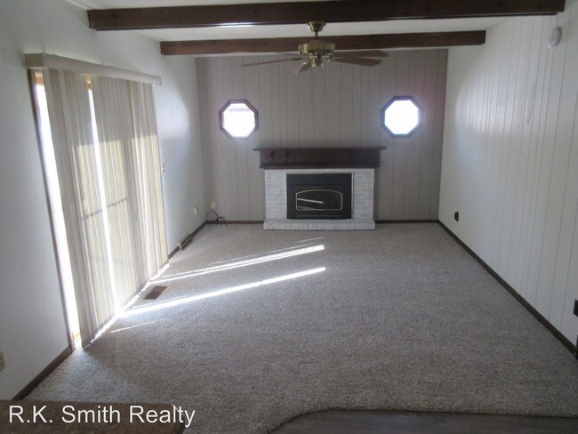 Building Photo - 3 br, 1.5 bath House - 42 S. Sumac Dr.