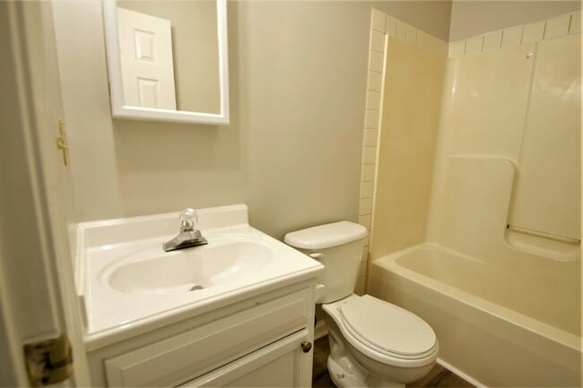 Building Photo - 92 Akron Ave