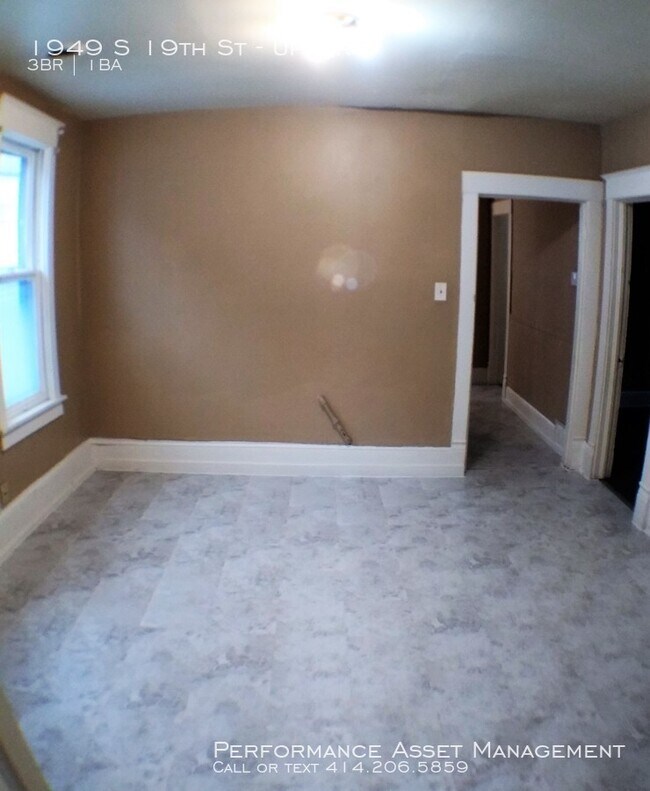 Building Photo - Fantastic South Side 3br upper unit