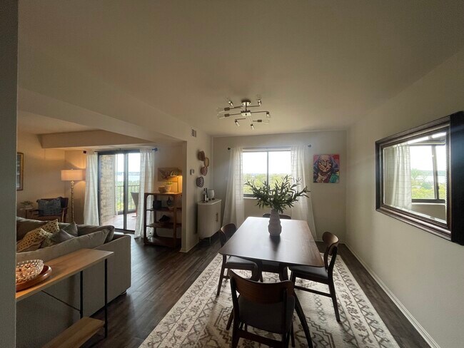 dining room - 5904 Mount Eagle Dr