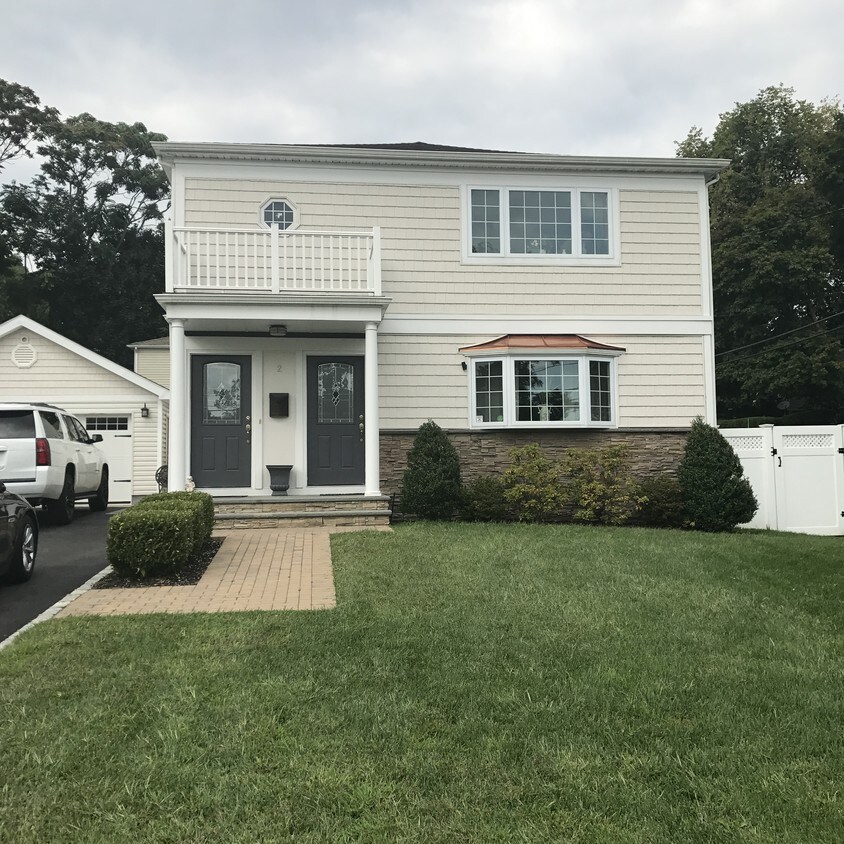 2 Lee Gray Ct Unit 1, Glen Cove, NY 11542 Condo for Rent in Glen Cove