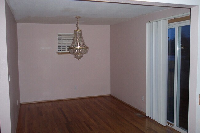 Building Photo - 808 W Main