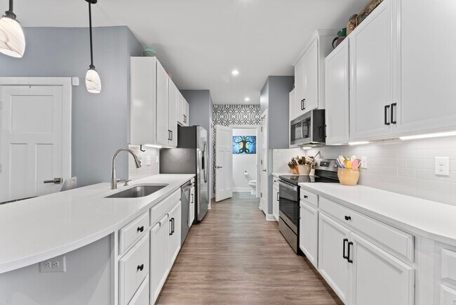 Building Photo - 393 S Downs Cir