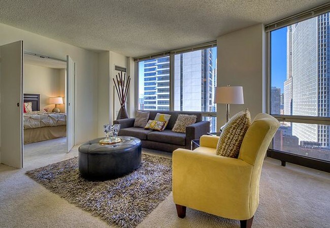 Foto del edificio - 745 N Rush St