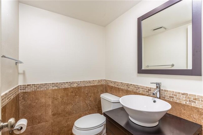 Building Photo - 933 Cypress Grove Dr