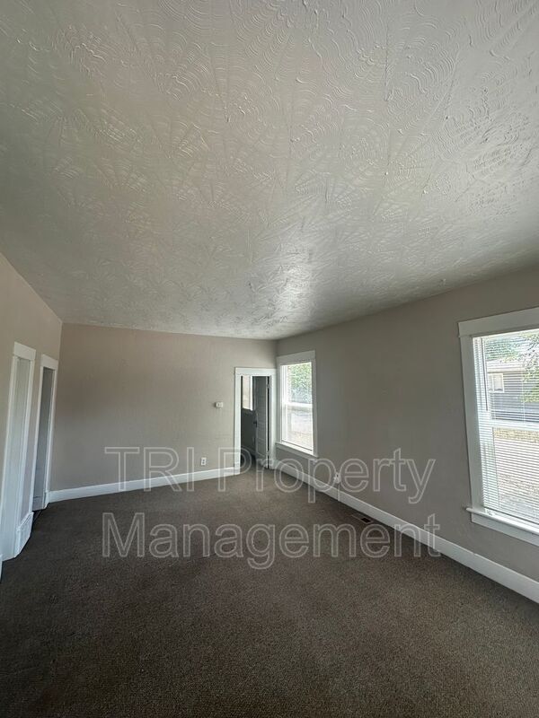 Building Photo - 414 13th Ave